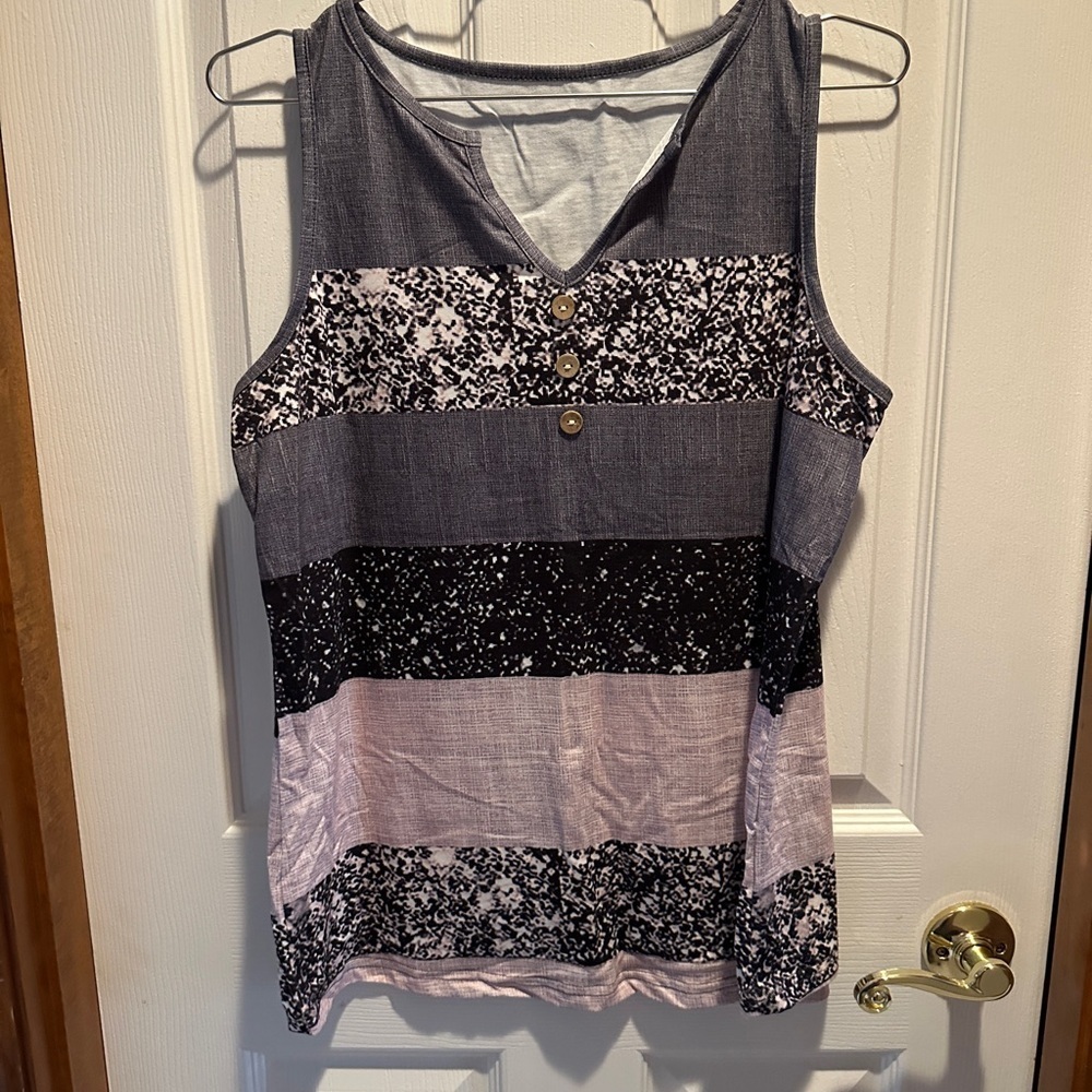 Chic Sleeveless Tank Top with Button Detail